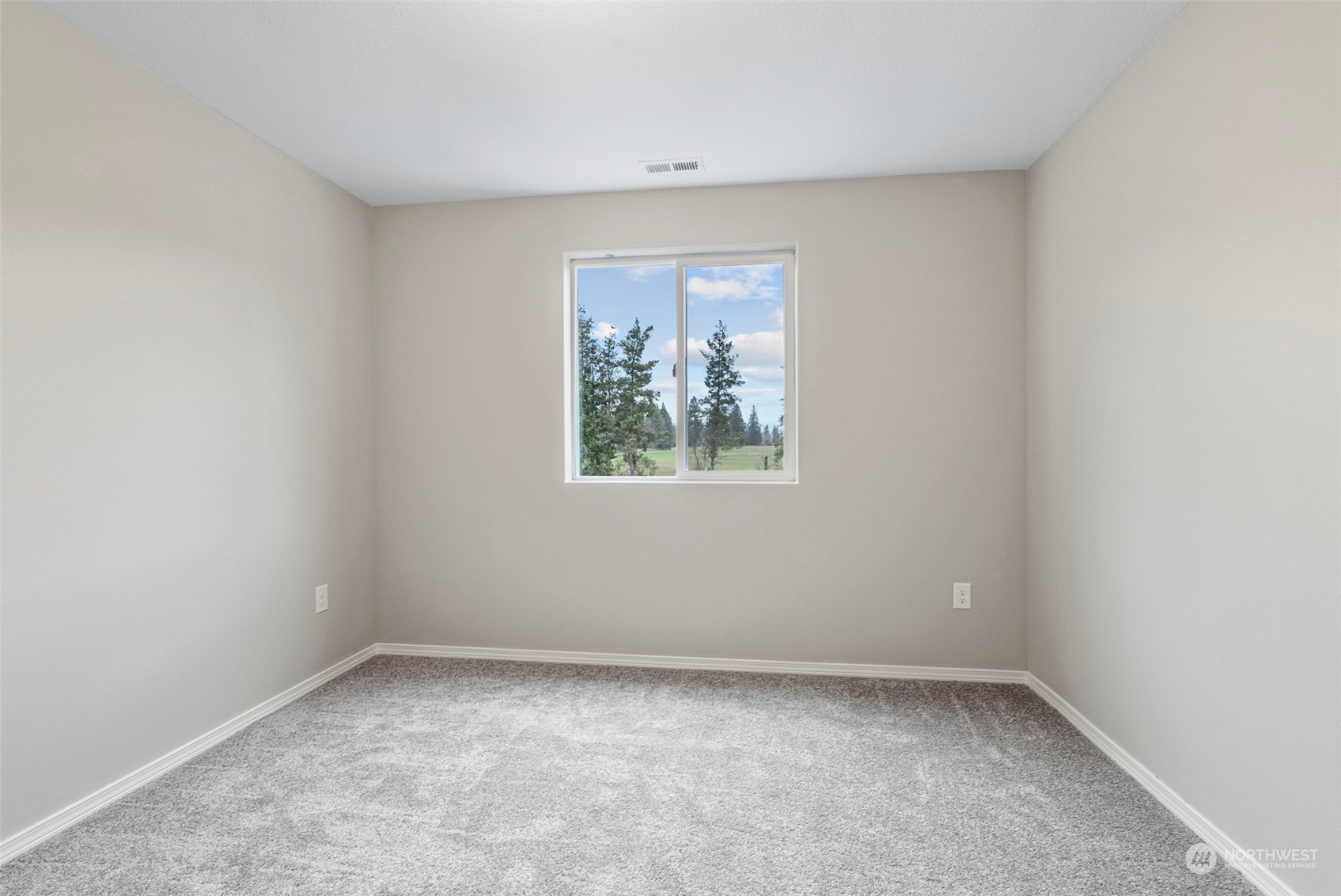 607 Tauscher Road Chehalis, WA 98532 - Photo 15 of 25 an empty room with a window