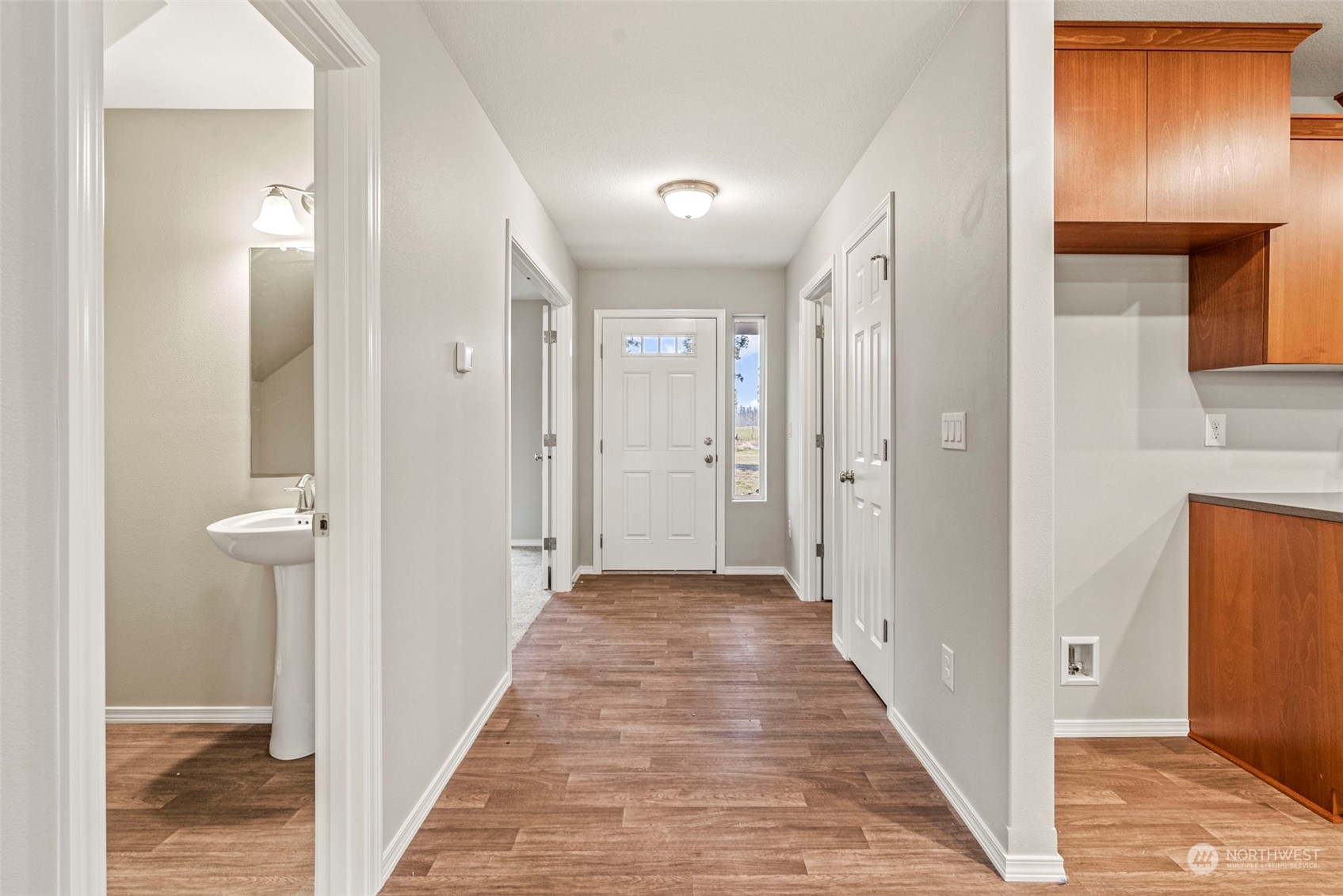 607 Tauscher Road Chehalis, WA 98532 - Photo 3 of 25 a view of hallway with wooden floor