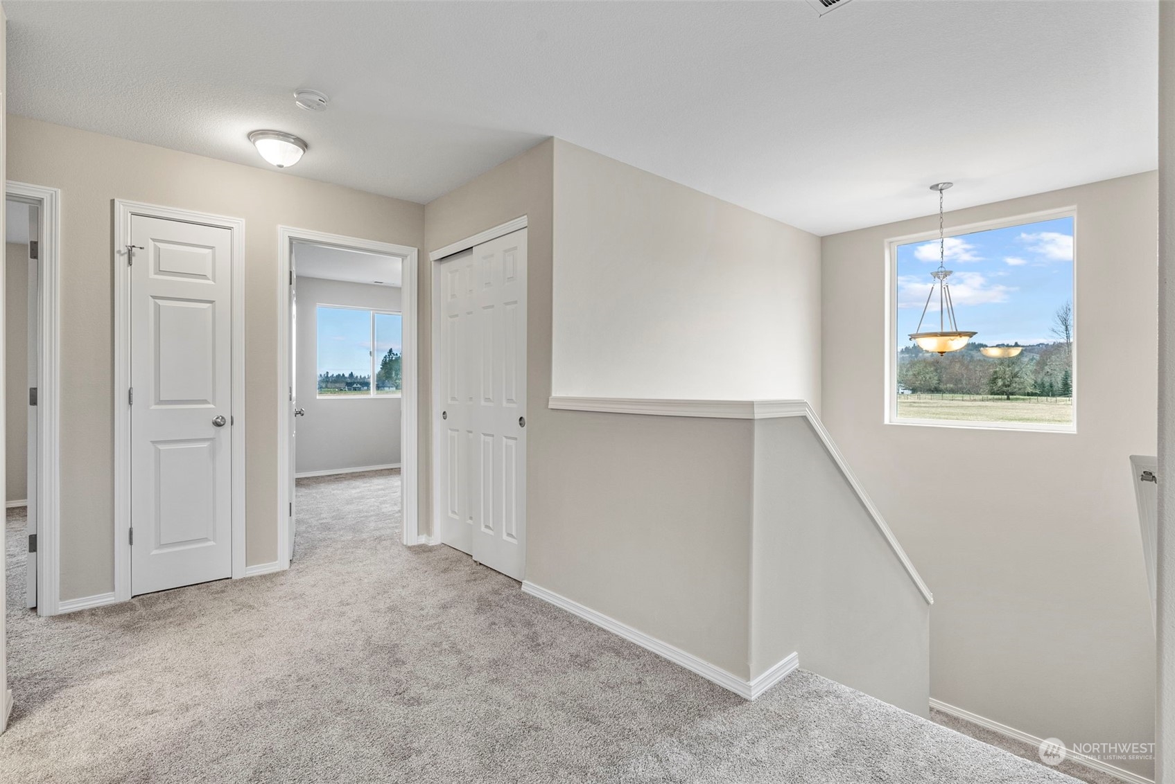 607 Tauscher Road Chehalis, WA 98532 - Photo 4 of 25 an empty room with windows and closet