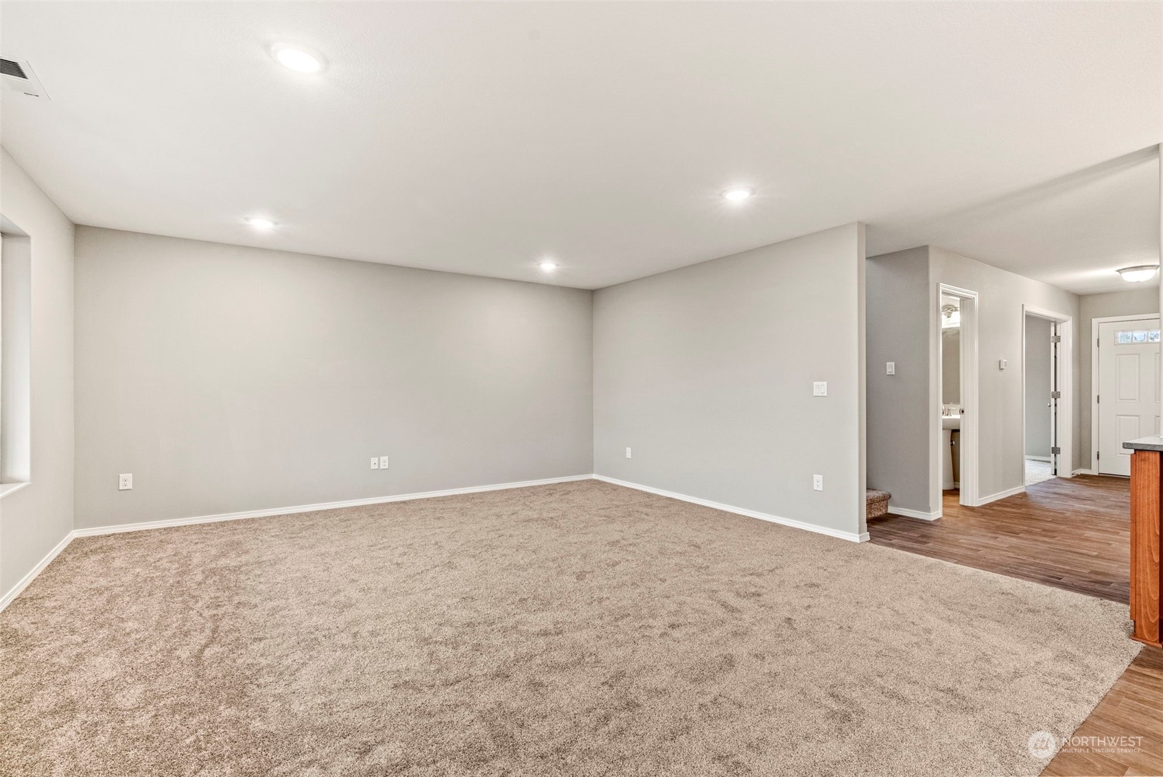 607 Tauscher Road Chehalis, WA 98532 - Photo 9 of 25 an empty room with an entryway