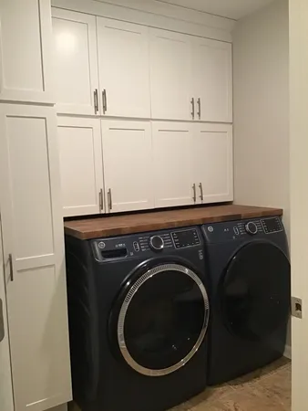 a close up view of a washer and dryer