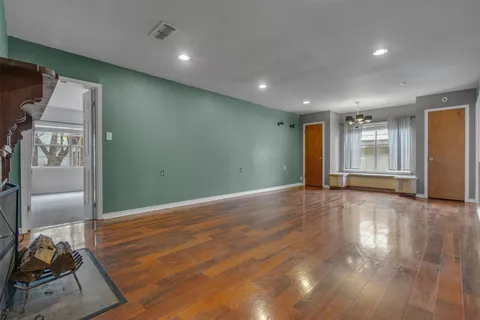 a view of livingroom with hardwood
