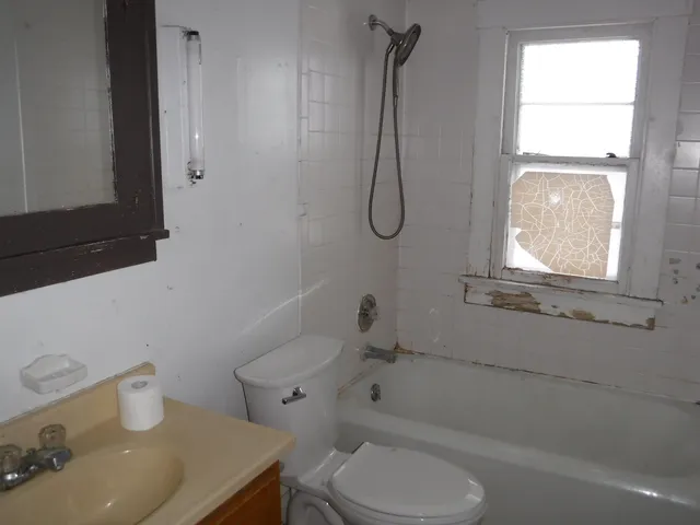 $104,900 | 708 North 10th Street, Manitowoc, WI 54220