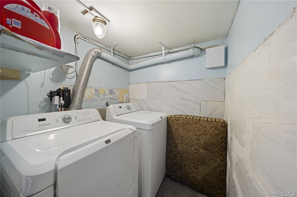41 Woodcrest Road Staten Island, NY 10303 - Photo 15 of 21 a utility room with dryer and washer