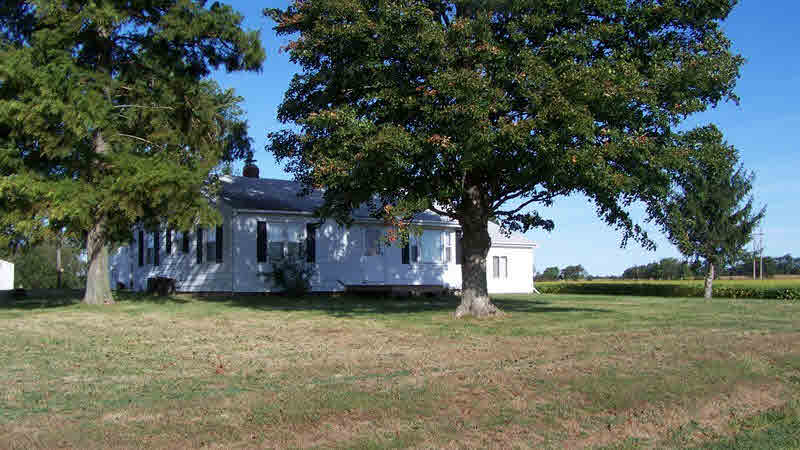 1261 Iron Road Louisville, IL 62858 - Photo 1 of 14 Gallery Image 1