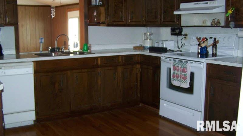 1261 Iron Road Louisville, IL 62858 - Photo 8 of 14 Gallery Image 8
