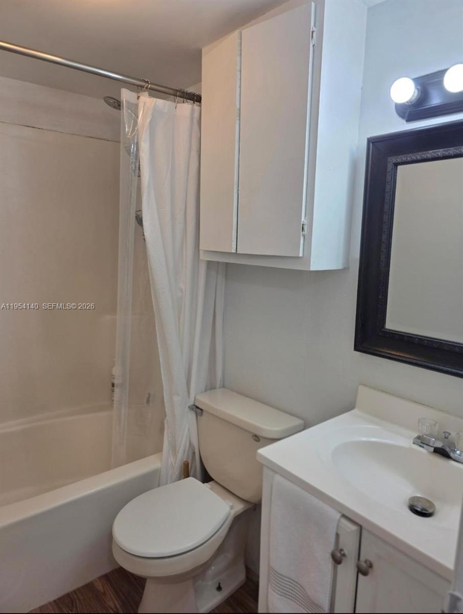 6389 Cotton Tail Road Miami Lakes, FL 33014 - Photo 13 of 16 Primary Bathroom