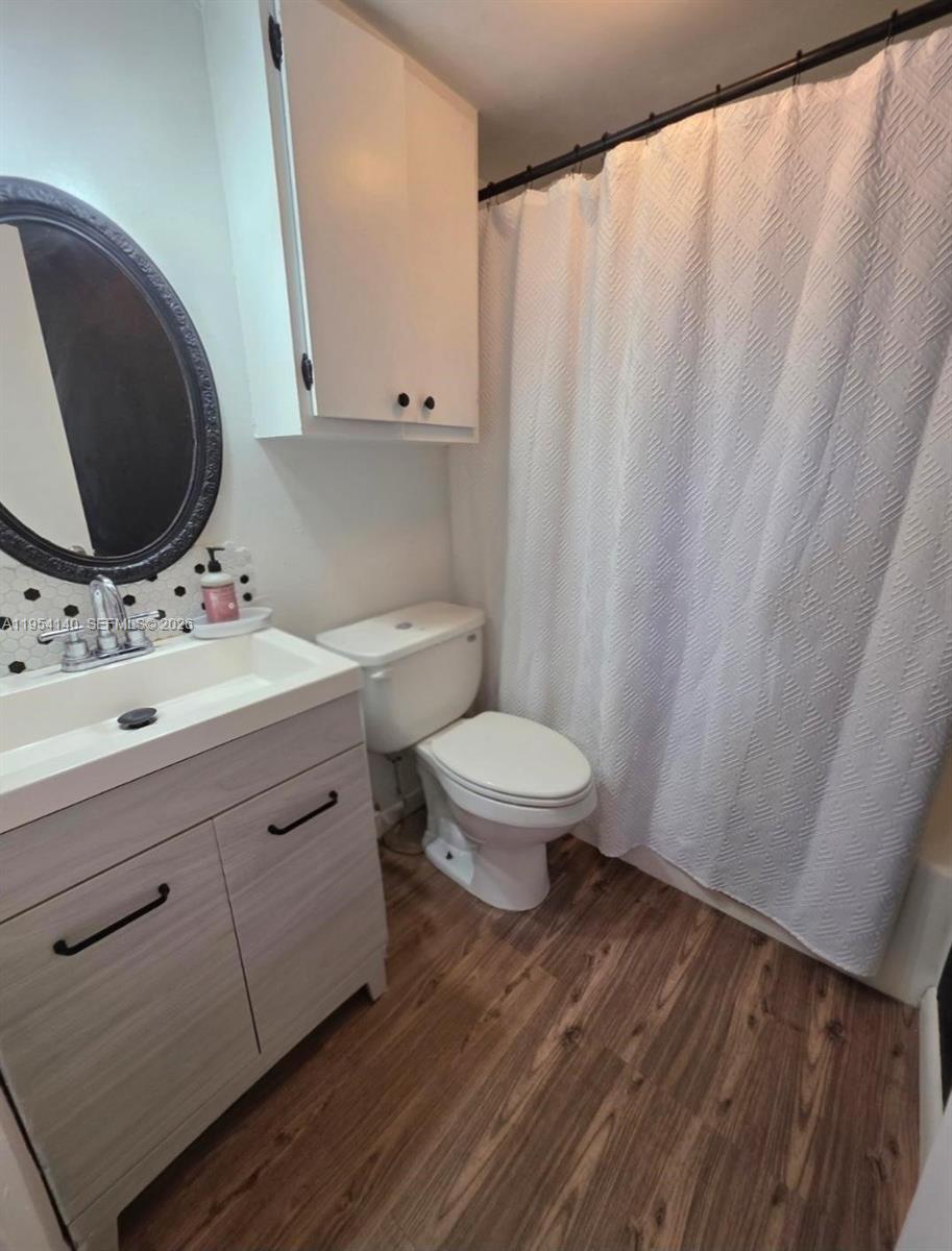 6389 Cotton Tail Road Miami Lakes, FL 33014 - Photo 16 of 16 Guest Bathroom