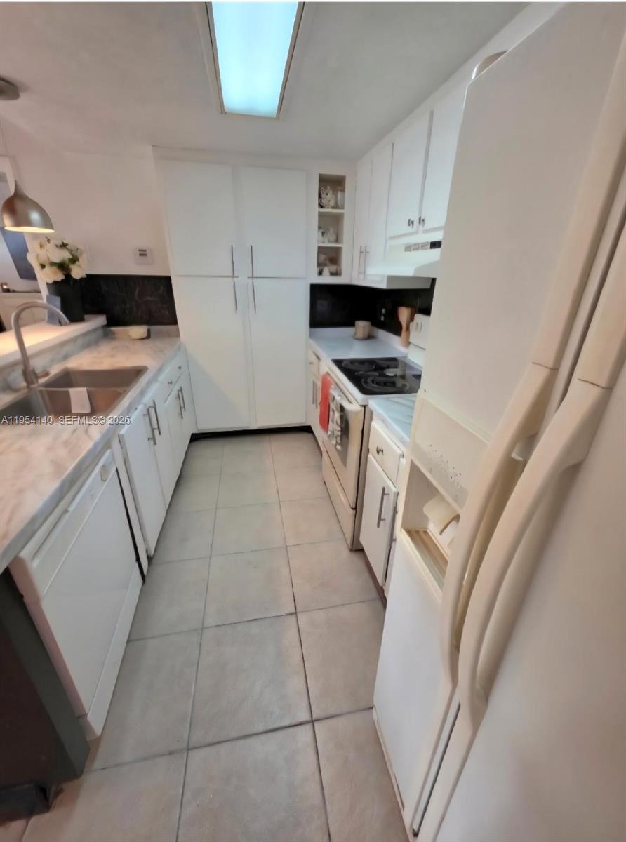 6389 Cotton Tail Road Miami Lakes, FL 33014 - Photo 7 of 16