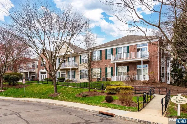 $510,000 | 703 4 Seasons Drive, Wayne, NJ 07470