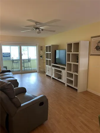 $1,100 | 3900 Roxane Boulevard, Unit 8B, Sarasota, FL 34235
