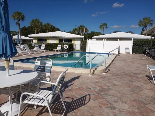 $1,100 | 3900 Roxane Boulevard, Unit 8B, Sarasota, FL 34235