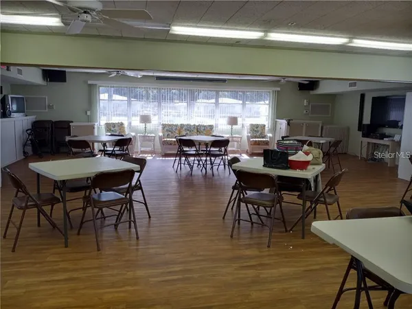 $1,100 | 3900 Roxane Boulevard, Unit 8B, Sarasota, FL 34235