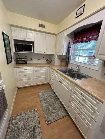 $1,100 | 3900 Roxane Boulevard, Unit 8B, Sarasota, FL 34235