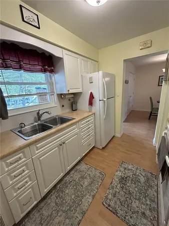 $1,100 | 3900 Roxane Boulevard, Unit 8B, Sarasota, FL 34235