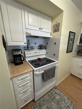 $1,100 | 3900 Roxane Boulevard, Unit 8B, Sarasota, FL 34235