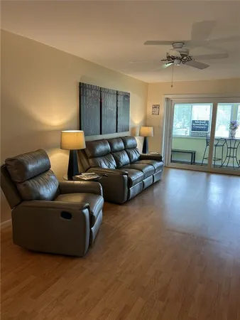 $1,100 | 3900 Roxane Boulevard, Unit 8B, Sarasota, FL 34235