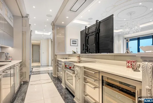 $2,888,000 | 1512 Palisade Avenue, Unit 20ARPH, Fort Lee, NJ 07024