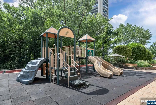 $2,888,000 | 1512 Palisade Avenue, Unit 20ARPH, Fort Lee, NJ 07024