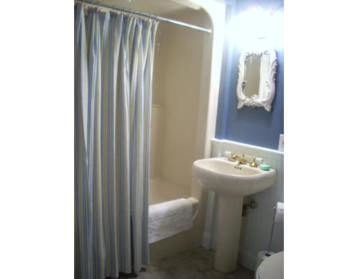 131 Newport Road Hull, MA 02045 - Photo 13 of 24 Gallery Image 13