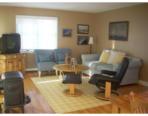 131 Newport Road Hull, MA 02045 - Photo 4 of 24 Gallery Image 4