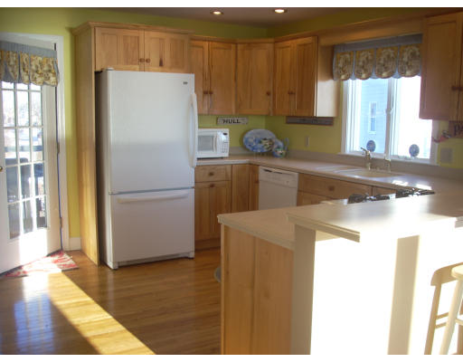 131 Newport Road Hull, MA 02045 - Photo 8 of 24 Gallery Image 8