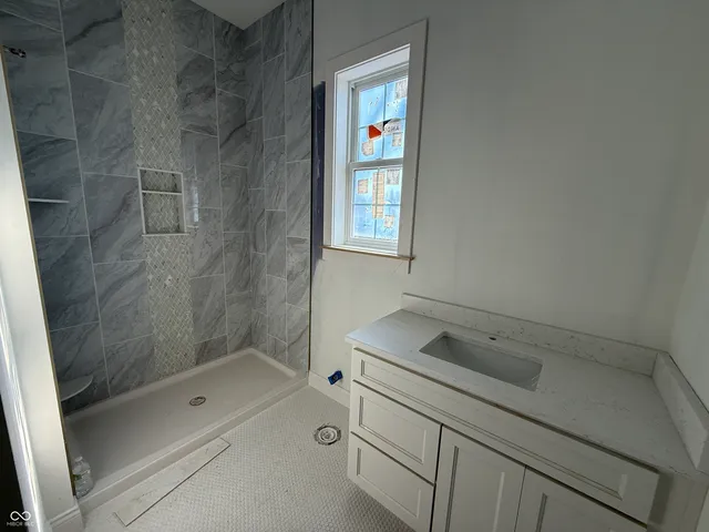 $899,000 | 1713 Deer Creek Way, Columbus, IN 47201