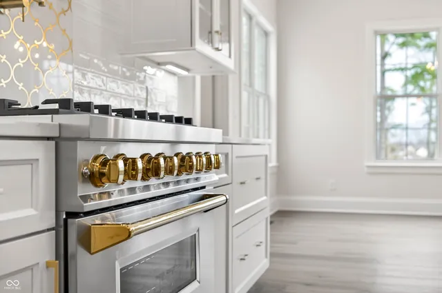 $899,000 | 1713 Deer Creek Way, Columbus, IN 47201