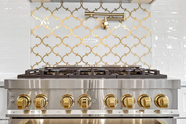 $899,000 | 1713 Deer Creek Way, Columbus, IN 47201