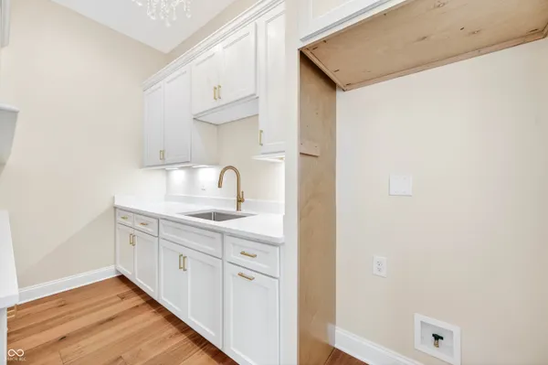 $899,000 | 1713 Deer Creek Way, Columbus, IN 47201