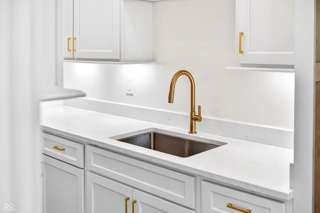 $899,000 | 1713 Deer Creek Way, Columbus, IN 47201