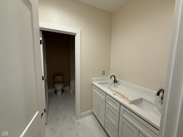 $899,000 | 1713 Deer Creek Way, Columbus, IN 47201