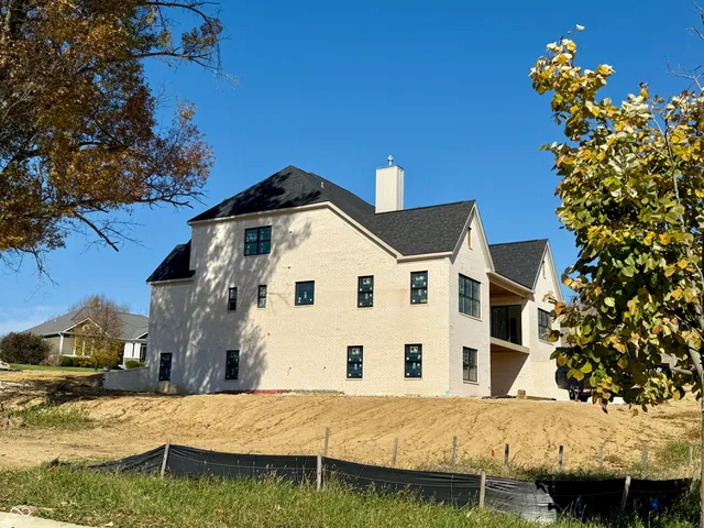 $899,000 | 1713 Deer Creek Way, Columbus, IN 47201