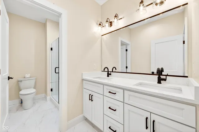 $899,000 | 1713 Deer Creek Way, Columbus, IN 47201