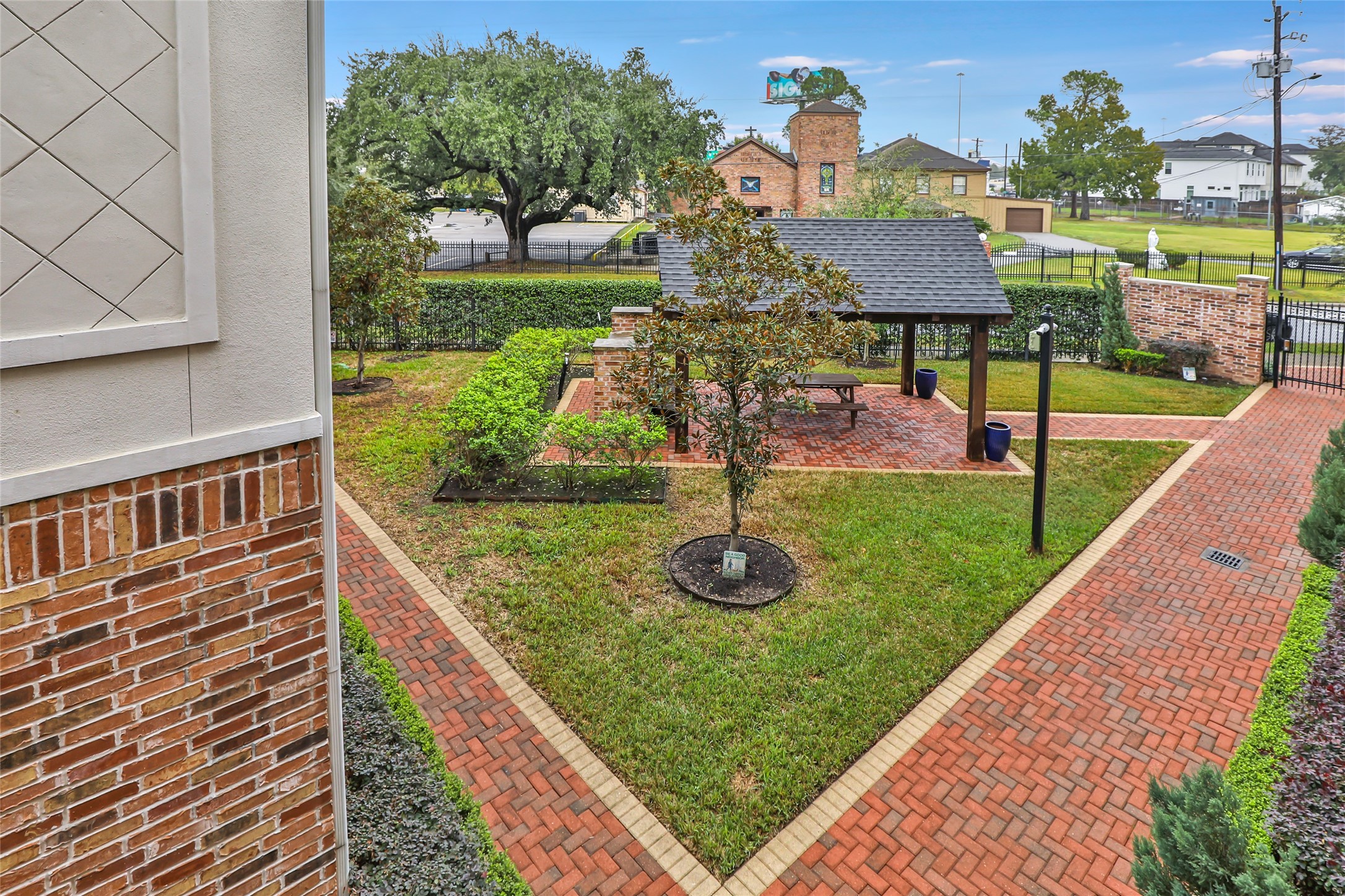 2810 Princeton Street Houston, TX 77009 - Photo 7 of 31 a view of a house with backyard