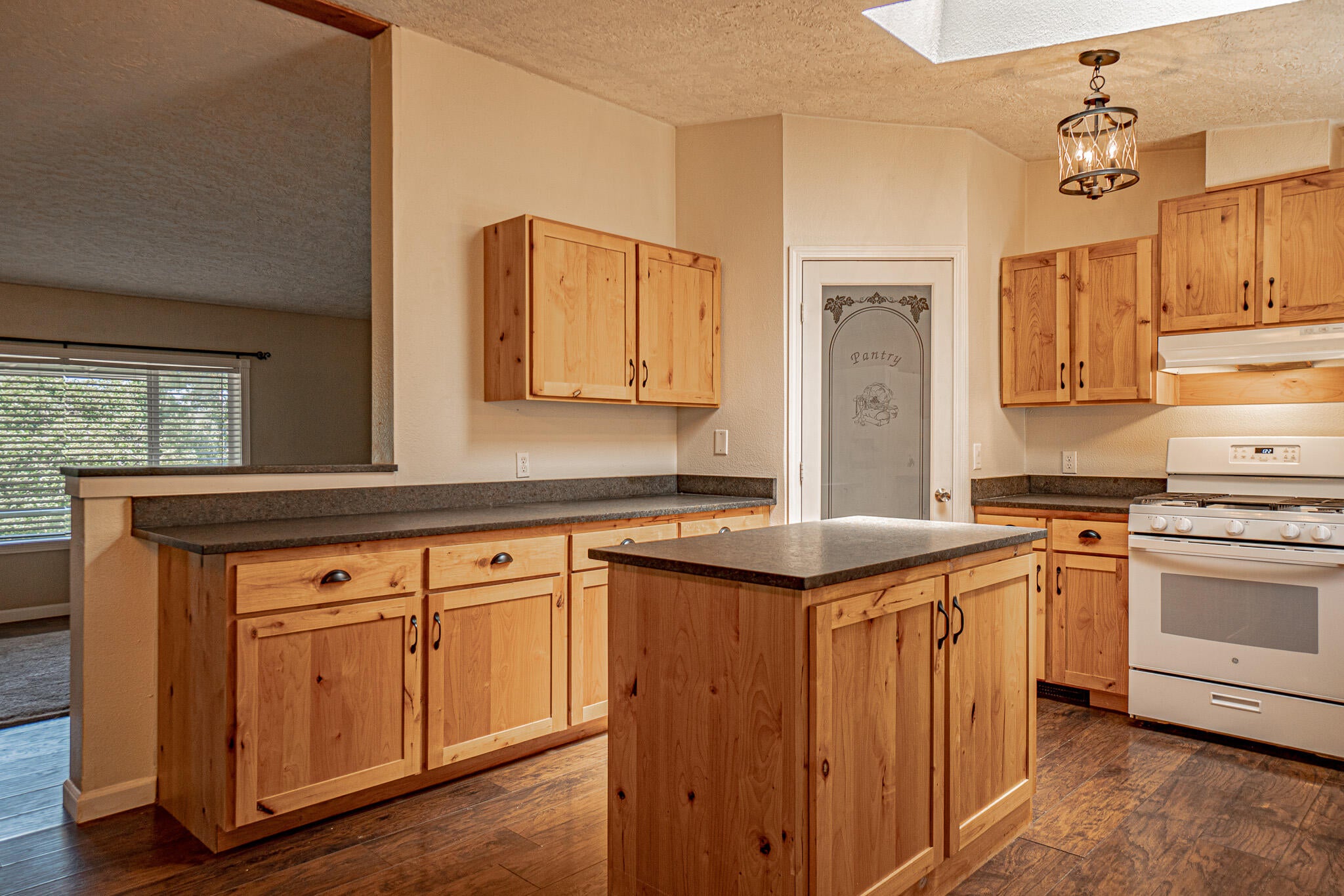 79 Regent Place Eagle Point, OR 97524 - Photo 10 of 38 DSC07758-HDR