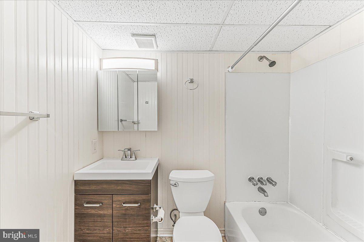 400 Glendale Road, Unit G13 Havertown, PA 19083 - Photo 21 of 26 En-Suite Bathroom
