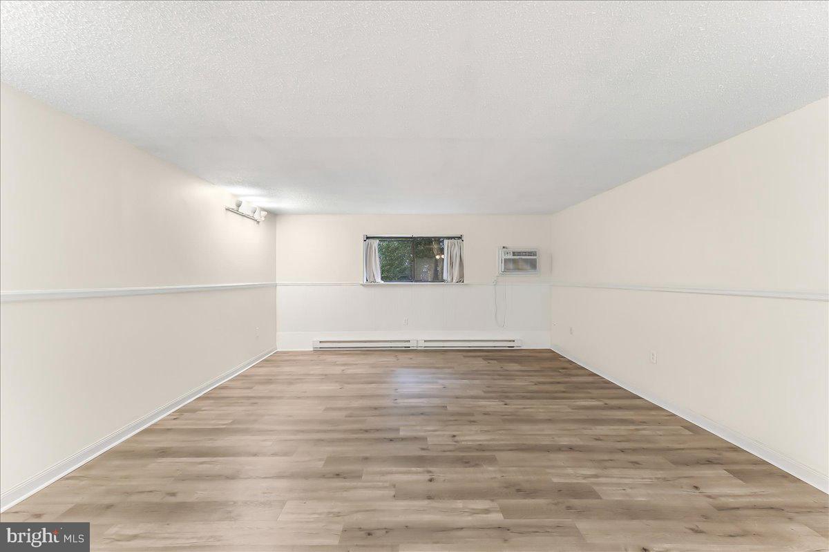 400 Glendale Road, Unit G13 Havertown, PA 19083 - Photo 7 of 26 Spacious Living Room