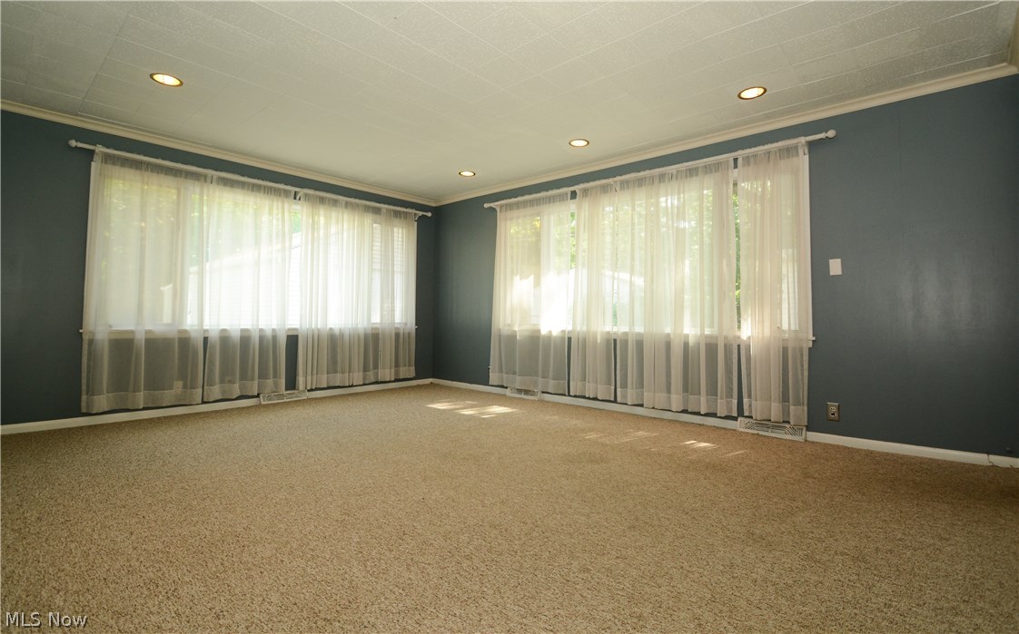 2623 Milton Road Cleveland, OH 44118 - Photo 13 of 35