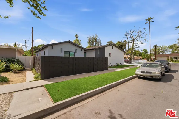 $1,749,000 | 6724 Hesperia Avenue, Reseda, CA 91335