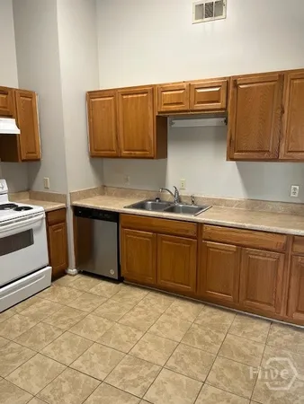 $1,900 | 930 Piercefield Drive, Richmond Hill, GA 31324
