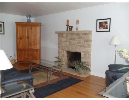 1924 Spring Valley Road Pittsburgh, PA 15243 - Photo 6 of 18 Living Room.