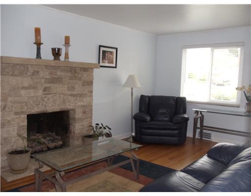 1924 Spring Valley Road Pittsburgh, PA 15243 - Photo 7 of 18 Living Room.