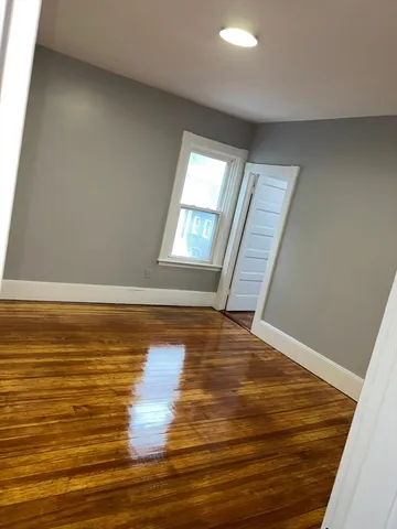 $1,900 | 171 Crapo Street, Unit 3, New Bedford, MA 02744