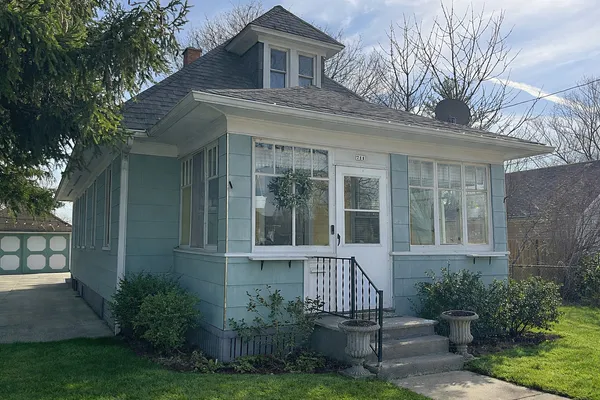 $248,000 | 711 Bluff City Boulevard, Elgin, IL 60120