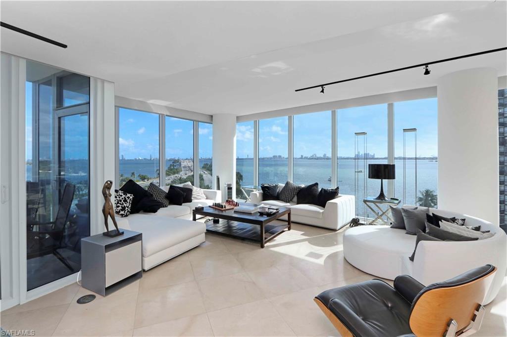 601 Northeast 36th Street, Unit 712 Miami, FL 33137 - Photo 19 of 28 a living room with furniture