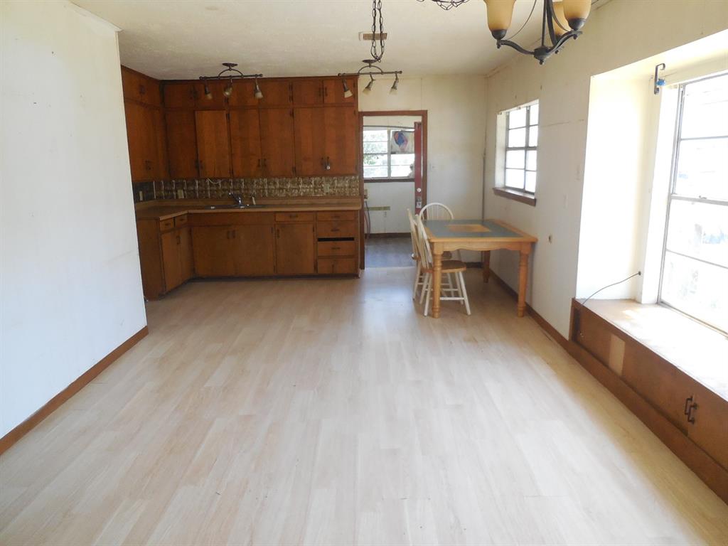 502 Travis Street Ranger, TX 76470 - Photo 9 of 15 Gallery Image 9