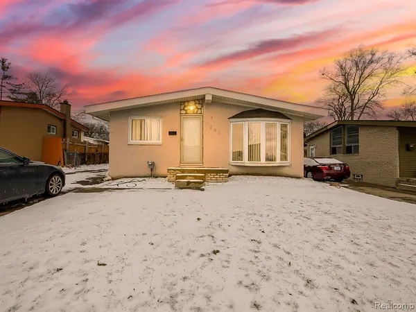 $1,800 | 1283 Featherstone Road, Pontiac, MI 48342