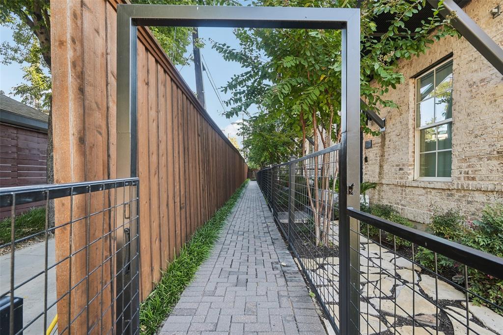 2815 Lynlock Court Dallas, TX 75219 - Photo 36 of 39 a view of a balcony