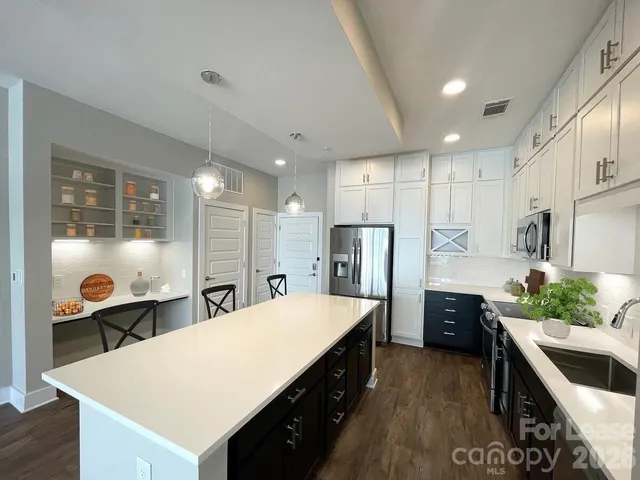 $4,118 | 500 West Trade Street, Unit C2 T, Charlotte, NC 28202